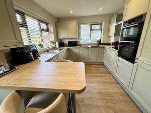 Breakfast Kitchen- click for photo gallery